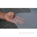 Pilha de tapete de cadeira transparente de vinil com lábio